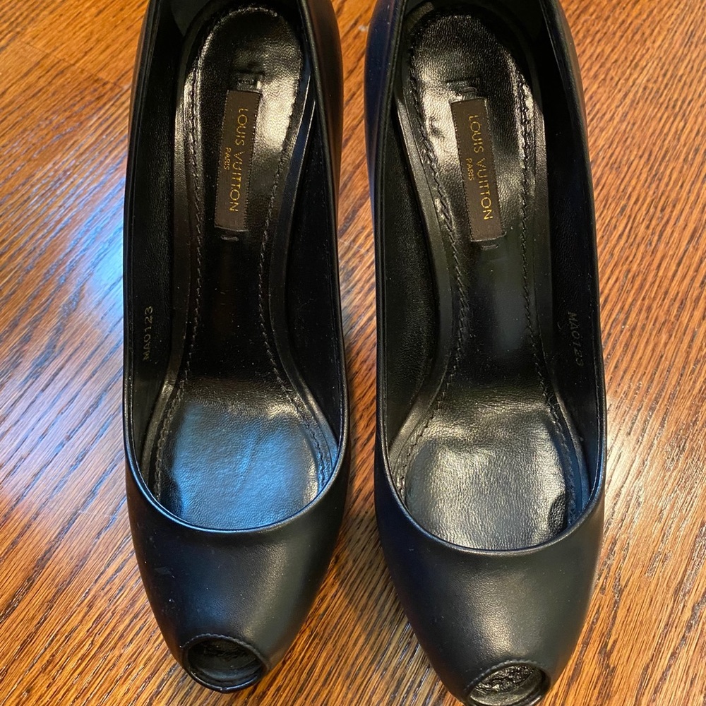 Authentic LOUIS VUITTON shoes